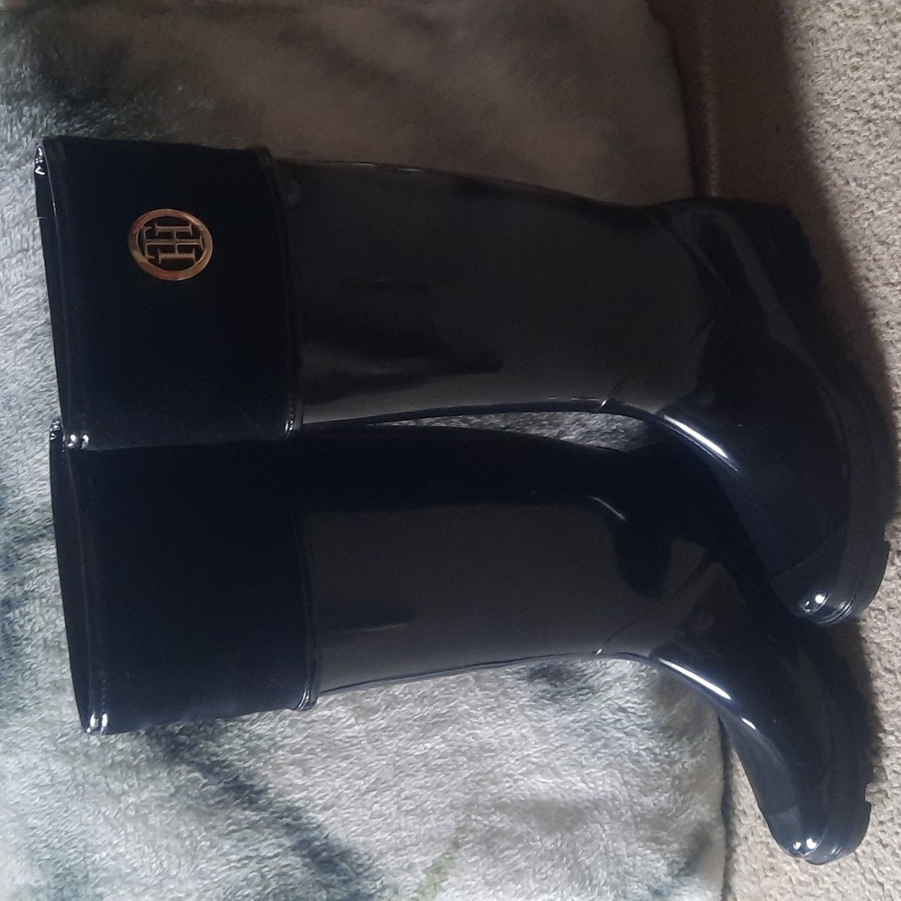 Tommy Hilfiger Black Glossy Rain Boots with Gold Logo